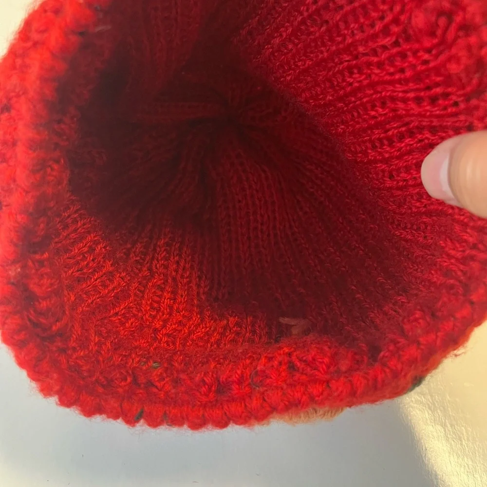 Vintage Unbranded Red Floral Knit Embroidered and Embellished Beanie‎ Sz. M - Picture 6 of 6